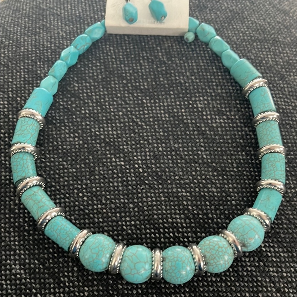 Turquoise Beaded Necklace with Silver Accents